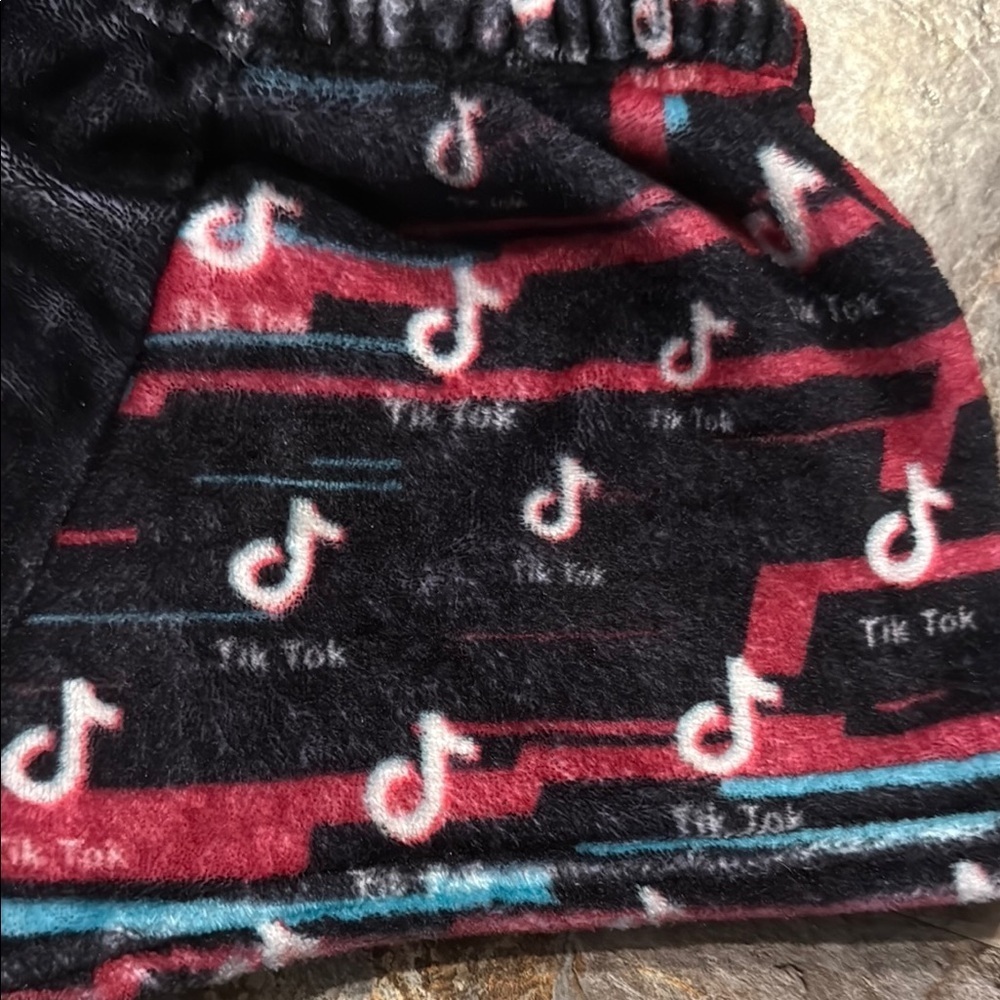 TikTok fuzzy shorts for kids. - Picture 7 of 7